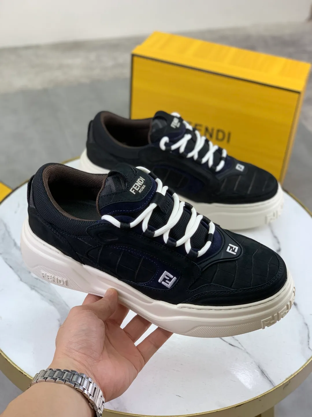 Men's Men's Shoes 💰P800 New Style 💰💎💎💎Summer Hot Style [FENDI Fendi] Top Version 🆕New slip-on sneakers, wavy soles engraved with original words. Embossed Fendi Flow lettering on the heel. The upper is made of high-end calfskin and breathable materials. Original lining with tone-on-tone details decorated with innovative handcrafting techniques. Ultra-light and wear-resistant TPU and IP foam soles, overall lightweight and comfortable. Size:39-44 (38 45 can be customized)